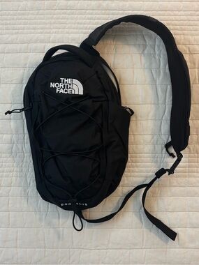 The North Face Black Men’s Sling Pack - Borealis